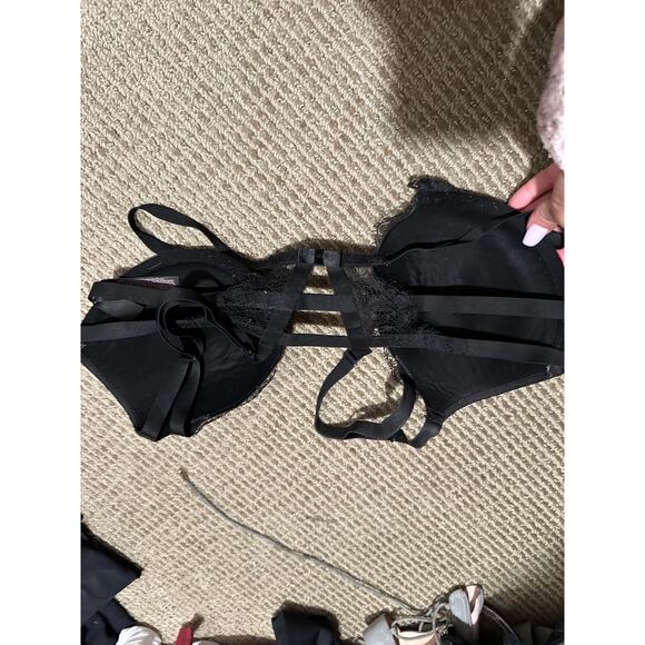 Victoria’s Secret Angels Padded 32D Lace Triple Strap Front Closure Bra NWT - Picture 3 of 4